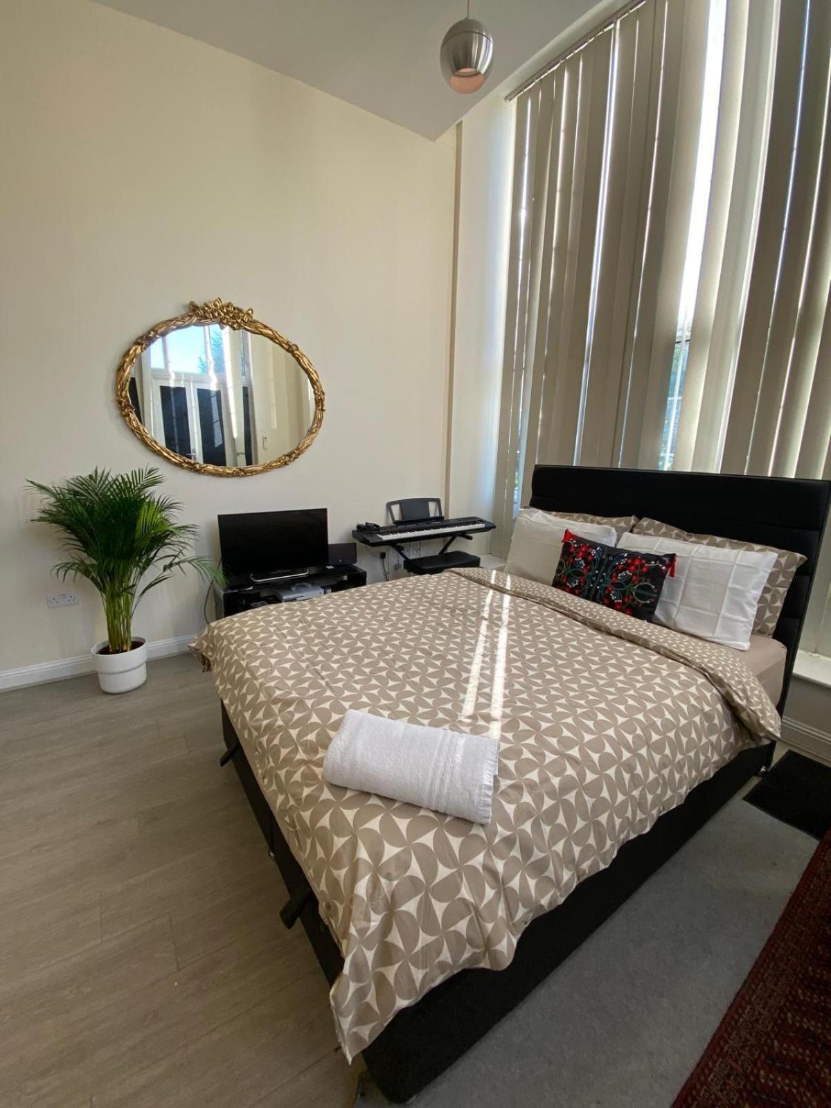 Spacious King Room With Private Entrance - Near Emirates And Camden And King'S Cross - 5 Min To Tube ฟินชืลีย์ ภายนอก รูปภาพ