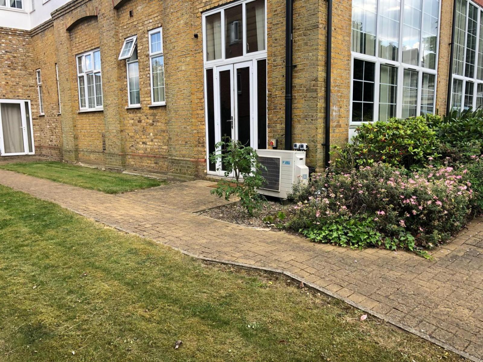 Spacious King Room With Private Entrance - Near Emirates And Camden And King'S Cross - 5 Min To Tube ฟินชืลีย์ ภายนอก รูปภาพ