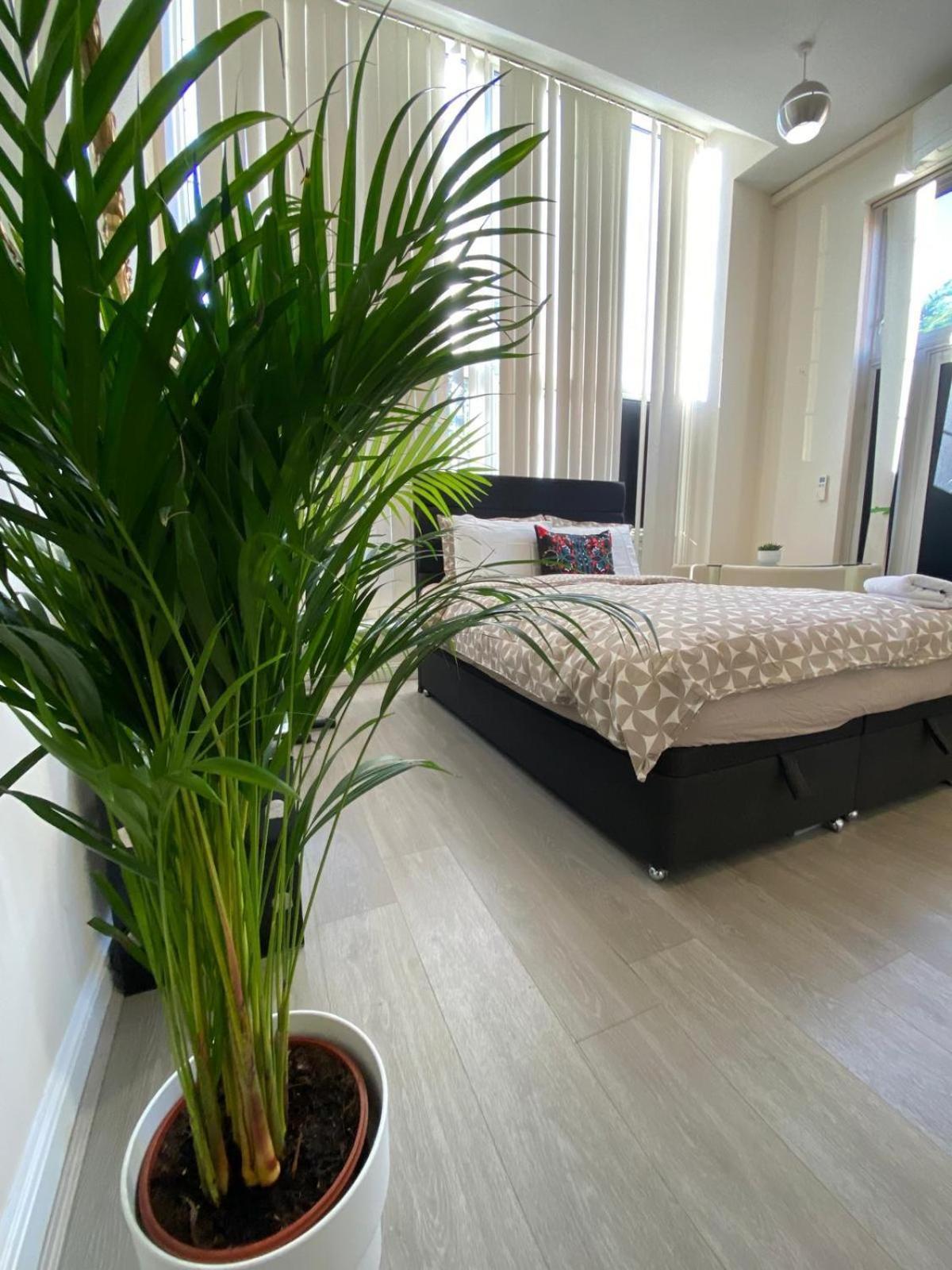 Spacious King Room With Private Entrance - Near Emirates And Camden And King'S Cross - 5 Min To Tube ฟินชืลีย์ ภายนอก รูปภาพ
